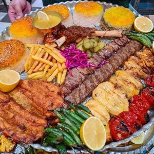 سینی چهار نفره ( 1 شیشلیک ، 1 برگ مخصوص ،1 کوبیده مخصوص ، 1جوجه کباب مخصوص و برنج 4 نفره )،